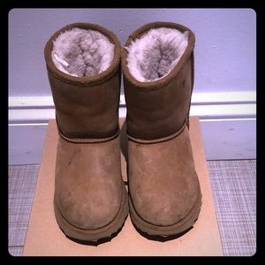 UGG Classic Short Size 11 - Great condition!